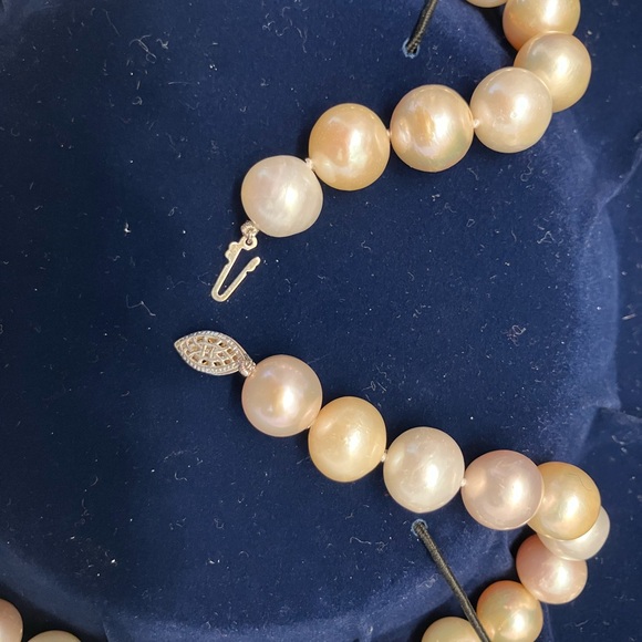 Huge Genuine Cultured Pearl Necklace - Picture 2 of 3